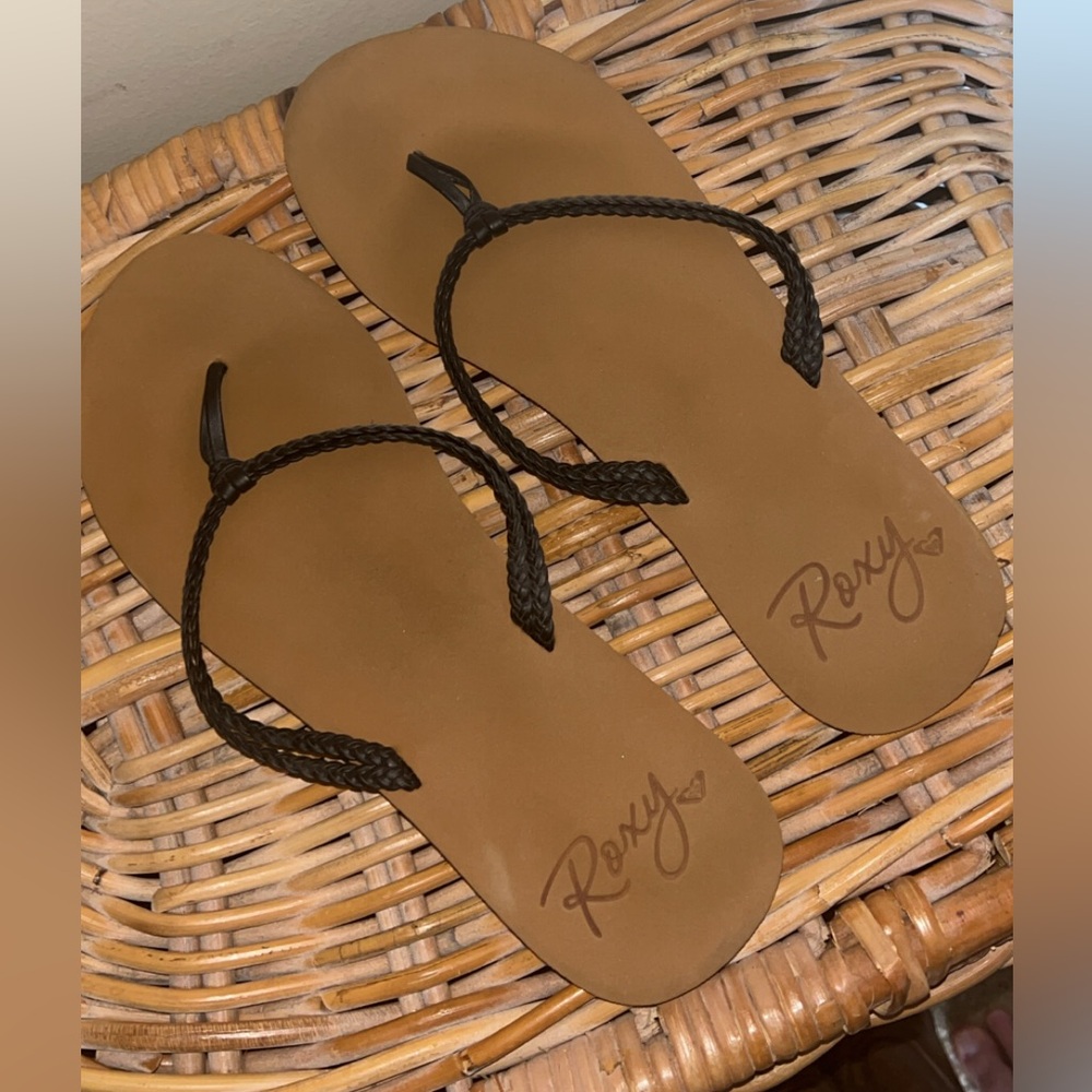 Roxy Women's Brown and Tan Flip Flops